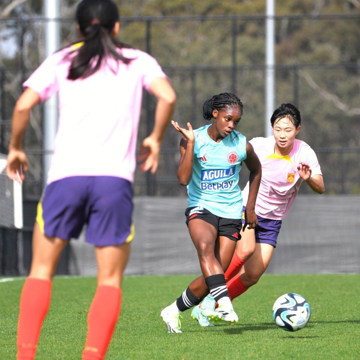 Colombia enfrentó a China antes del debut en el mundial