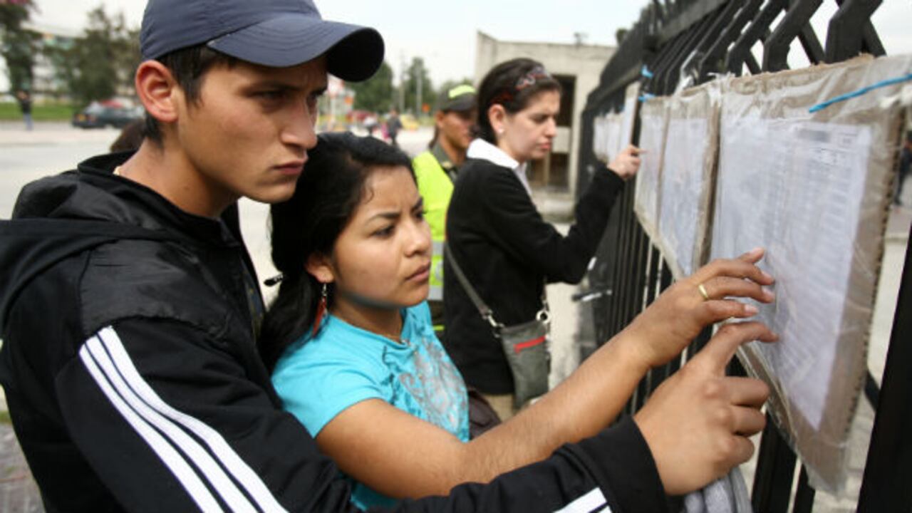 Según las últimas encuestas, la mitad de los colombianos no apoya a ningún candidato.