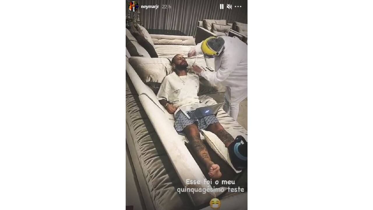 Neymar mostró el momento en que se sometió a una nueva prueba de covid-19.
