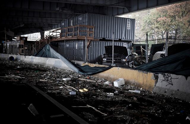 Las autoridades neoyorquinas informaron del arresto de 15 personas acusadas de saquear tiendas en el sector de Queens y, si son declaradas culpables, afrontan penas de hasta siete años en prisión.