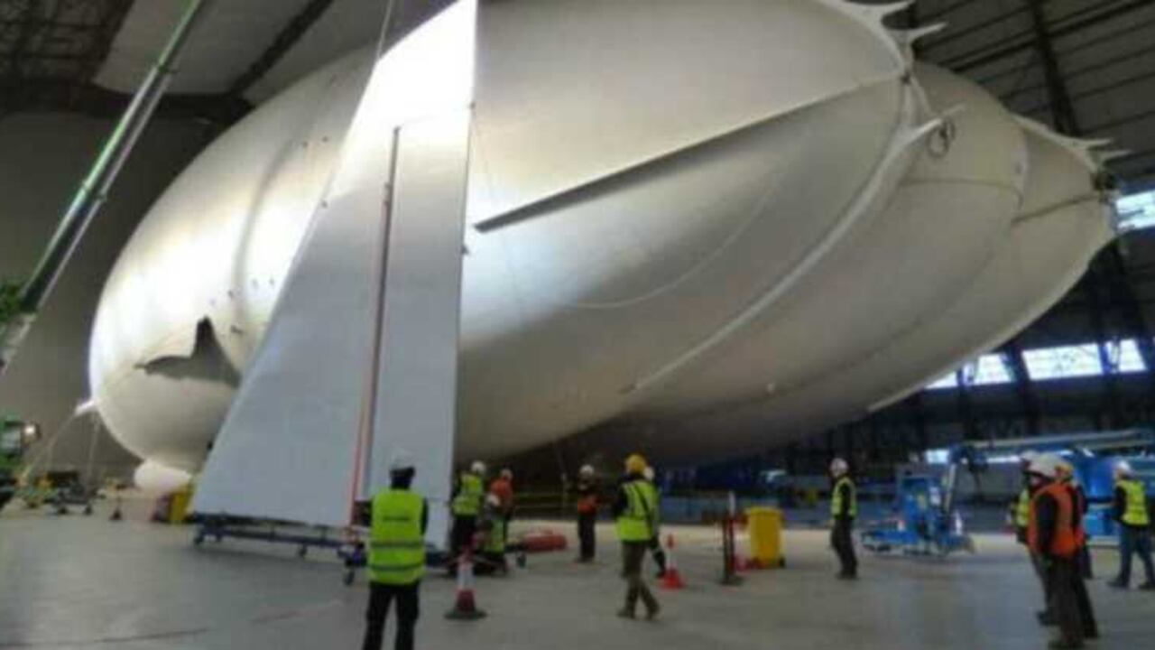 La aeronave mide 92 metros de largo, 18 metros más que los otros dos gigantes de la aviación comercial.