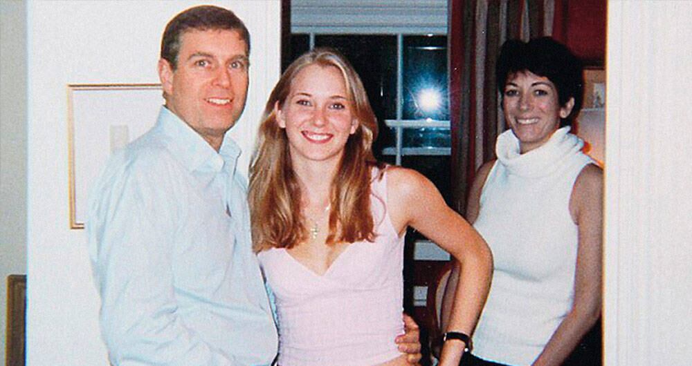 Cuando le preguntaron por esta foto, en la que el príncipe Andrés de Inglaterra aparece junto a ella y una de las víctimas de Epstein, dijo que no podía asegurar sí era real o no.