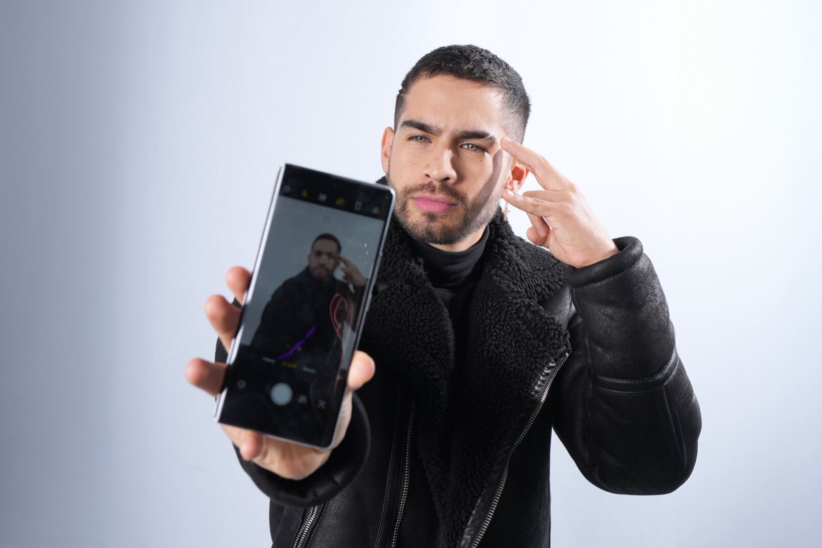 El TECNO Spark 20 Pro+ está diseñado para un público joven  amante de la tecnología, la fotografía, los videos y las redes sociales.