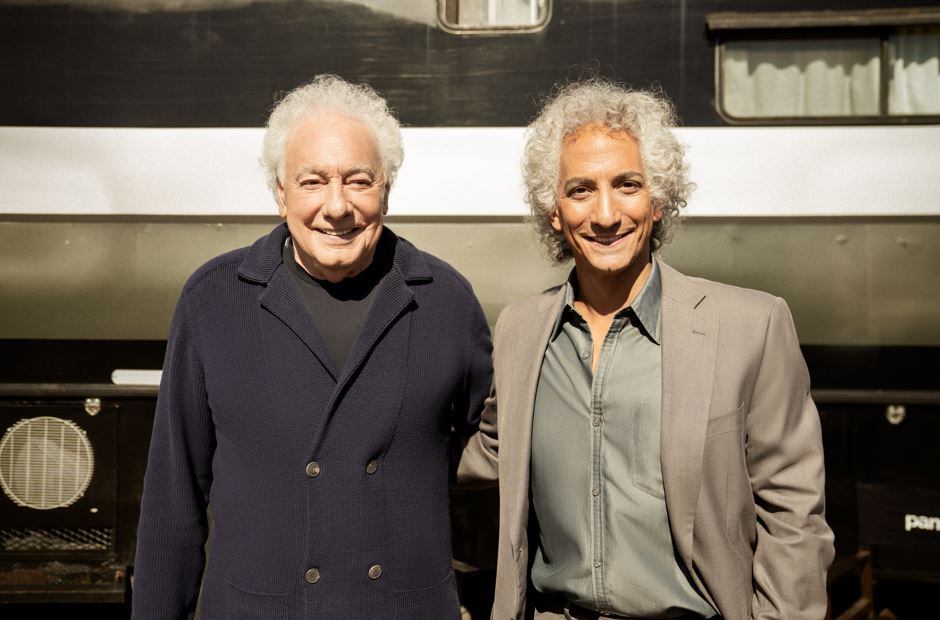 Guillermo Coppola y el actor que lo interpreta Juan Minujín