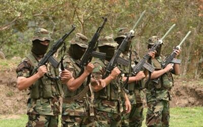 Según los gobernadores, los grupos armados ilegales se están tomando los territorios.