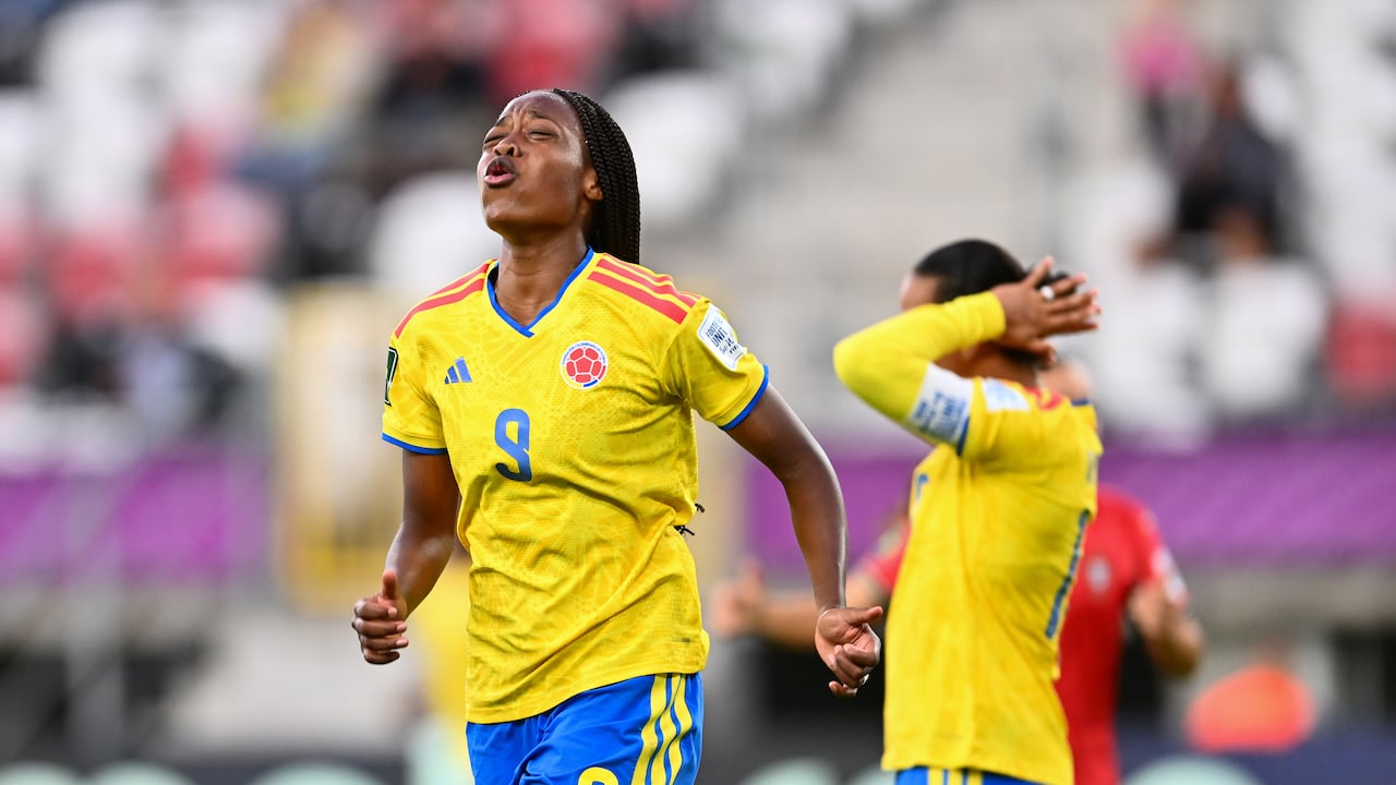 Valerin Loboa de Colombia se lamenta de una oportunidad manifiesta vs. Portugal en el Mundial Femenino Sub-20.