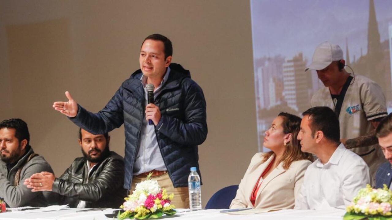 La funcionaria participó de una audiencia pública que contó con la presencia de aproximadamente 2.000 personas entre ciudadanos, veedores y trabajadores del sector salud.