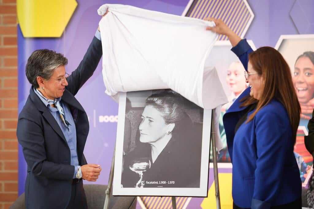 El colegio hace un homenaje a Lucila Rubio de Laverde.