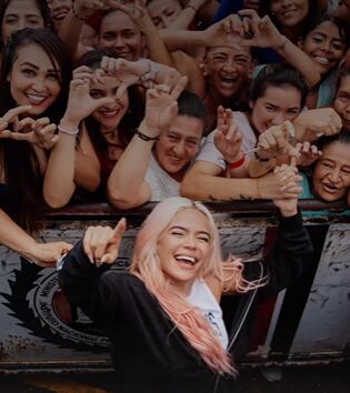 Karol G se encargó de llevar un poco de felicidad a varias mujeres de una cárcel en Ibagué, Tolima.