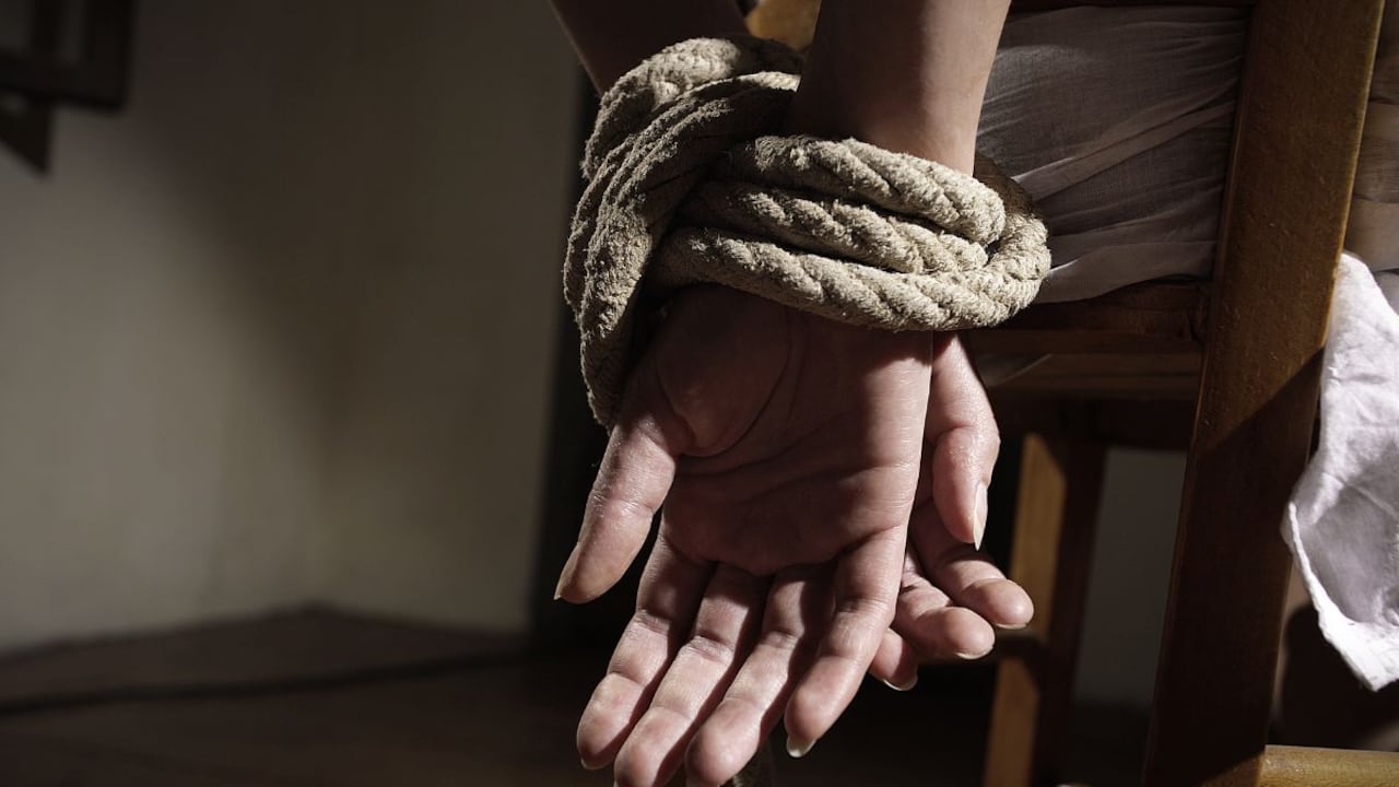 Clan del golfo libera a mujer.