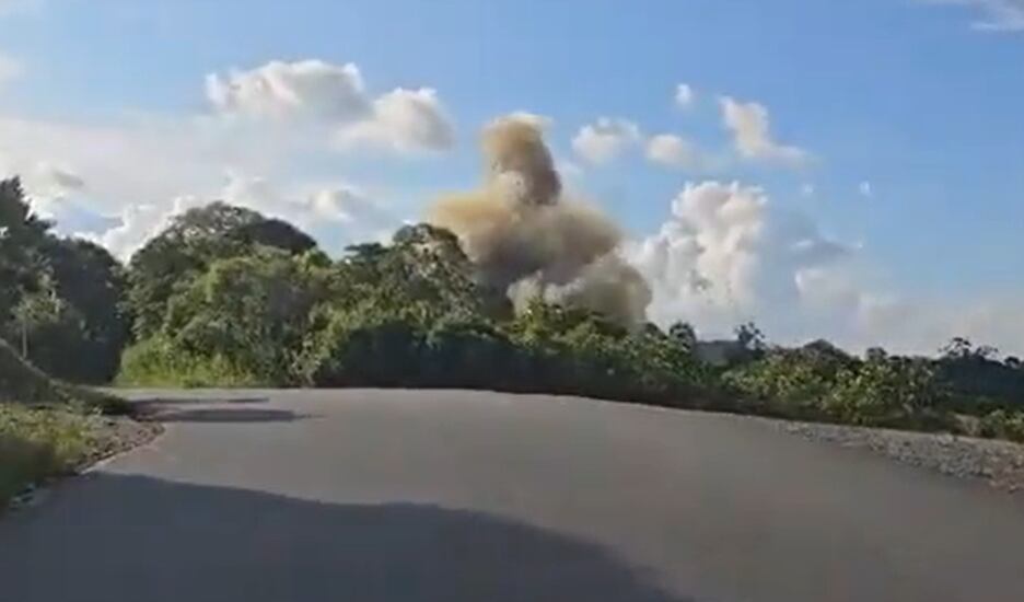 Un artefacto explosivo de alto poder fue destruido controladamente sobre la vía que comunica a las poblaciones de Robles y Guachinte en Jamundí.
