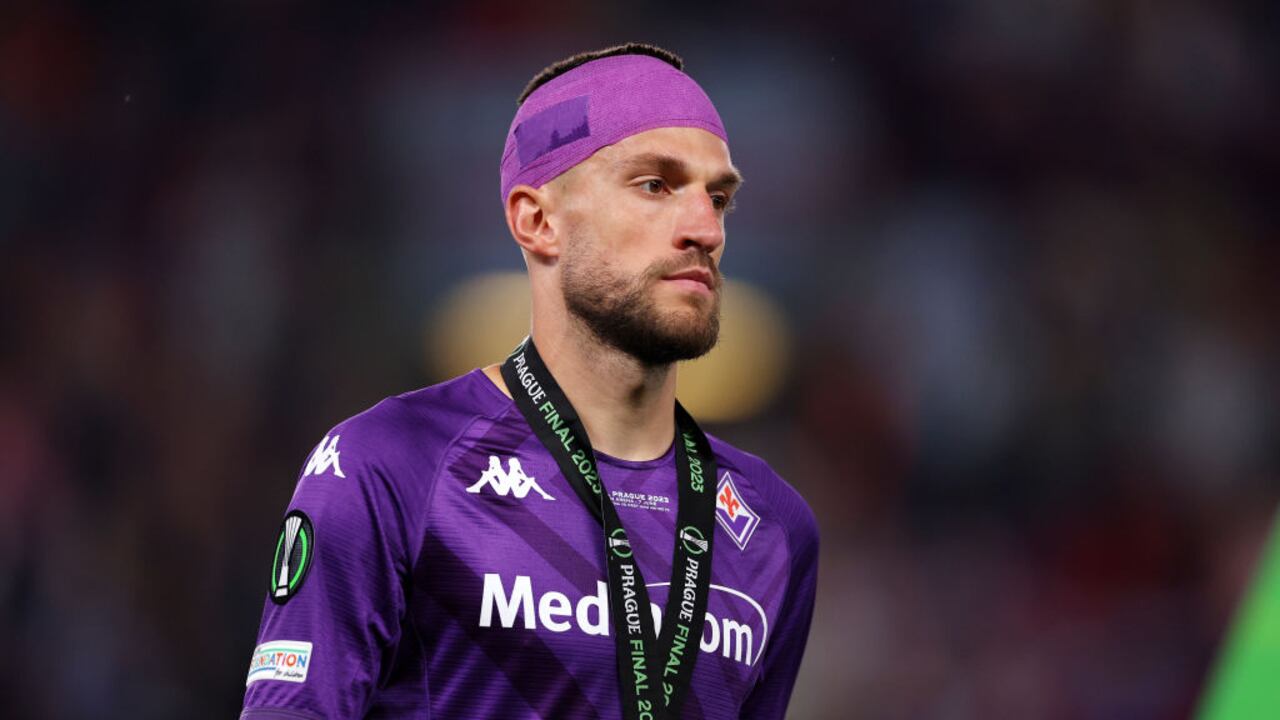 Cristiano Biraghi, jugador de la Fiorentina que recibió agresiones de los hinchas rivales en la final de la Conference League ante el West Ham