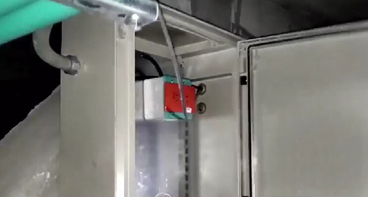 Delincuentes habían ingresado al cuarto del centro de operaciones.