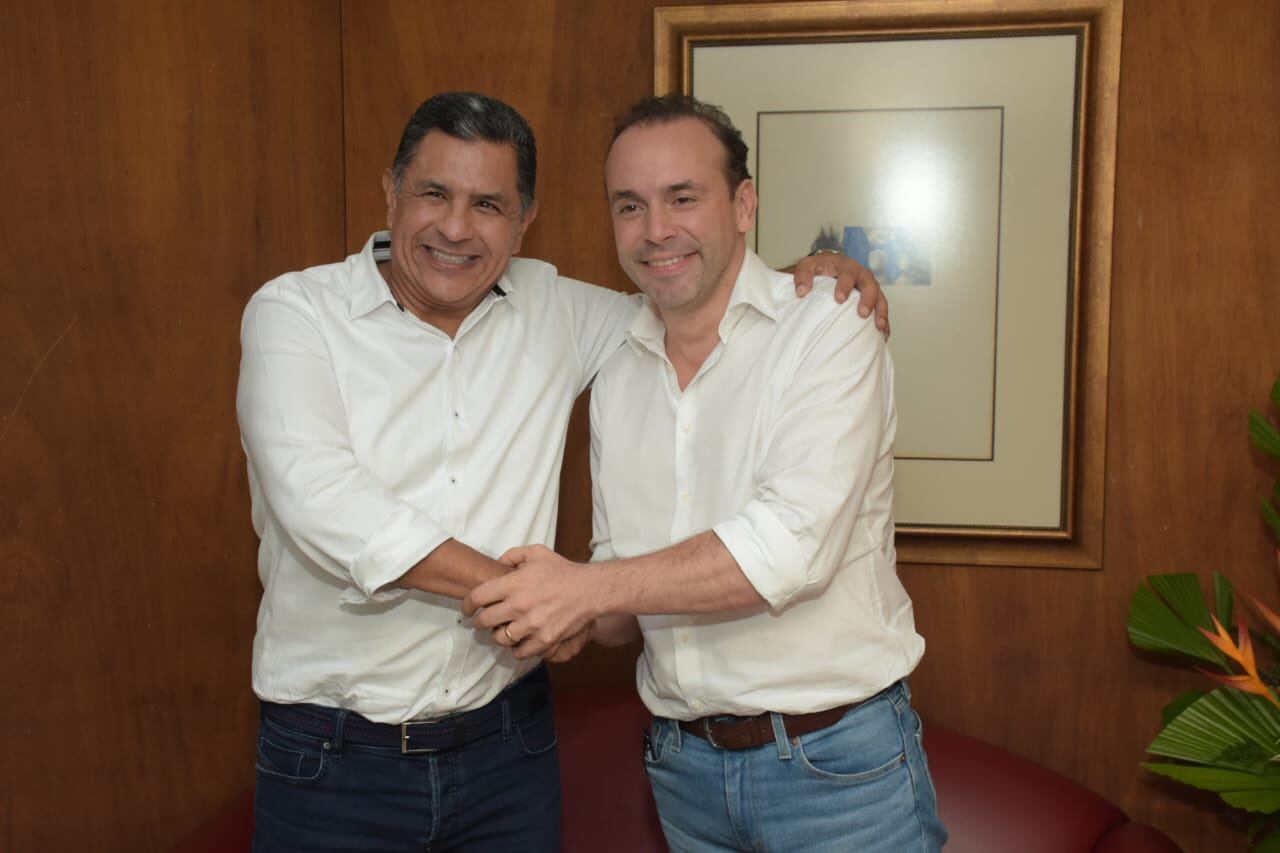 Alejandro Eder, alcalde electo de CAli y Jorge Iván Ospina, alcalde actual se reunieron por primera vez después de las  pasadas elecciones..