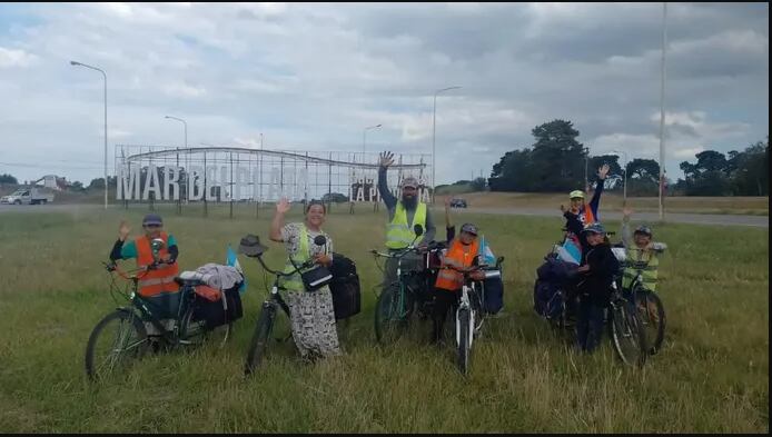 Hernán Ibarra y su familia fueron tendencia por la gran travesía de viajar en bicicleta