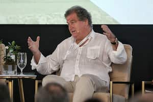 Jaime Gilinski recibió el Premio al Desarrollo del Espacio Empresarial Iberoamericano
El galardón, entregado por el Consejo Empresarial Alianza por Iberoamérica (Ceapi), en Punta Cana, República Dominicana, destaca, entre otras, el papel en el desarrollo económico y social que ha tenido este conglomerado en el país y la región.
FOTO: ESTEBAN VEGA LA-ROTTA
REVISTA SEMANA