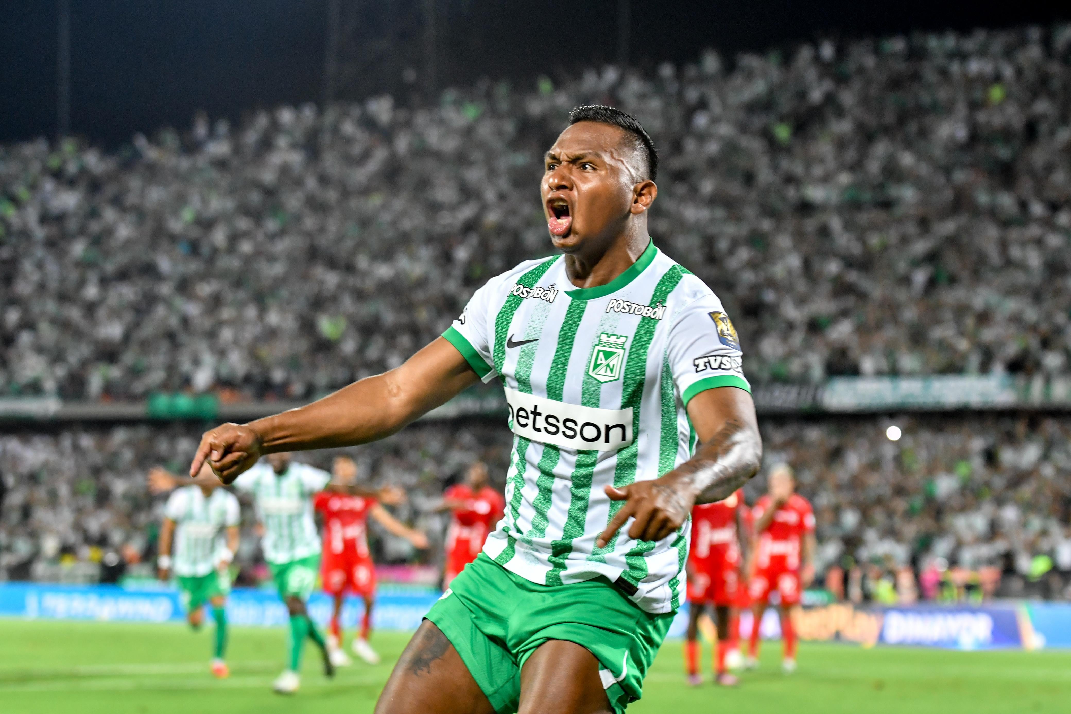 Alfredo Morelos celebrando un gol con Atlético Nacional en el Atanasio.