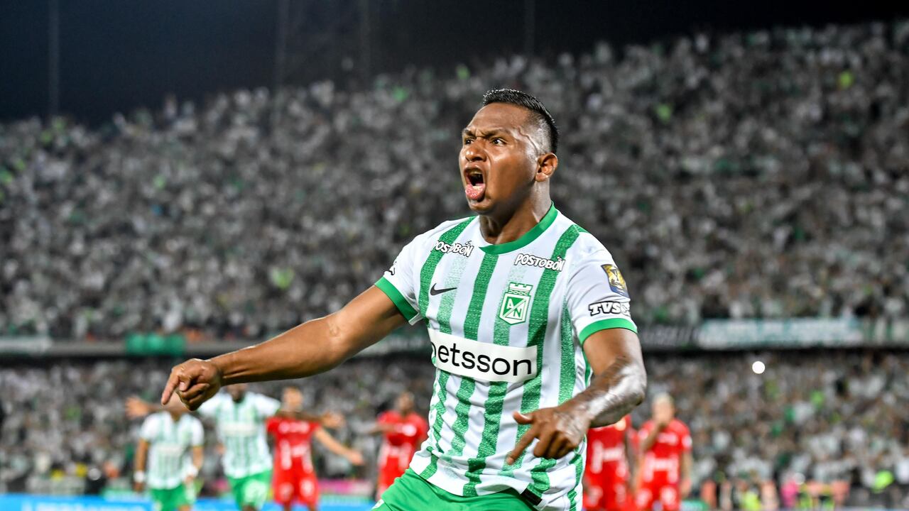 Alfredo Morelos celebrando un gol con Atlético Nacional en el Atanasio.