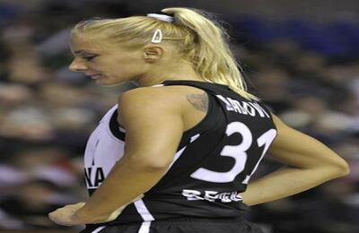 Dabovic es capitana de la selección serbia de baloncesto femenino. Foto: Facebook.