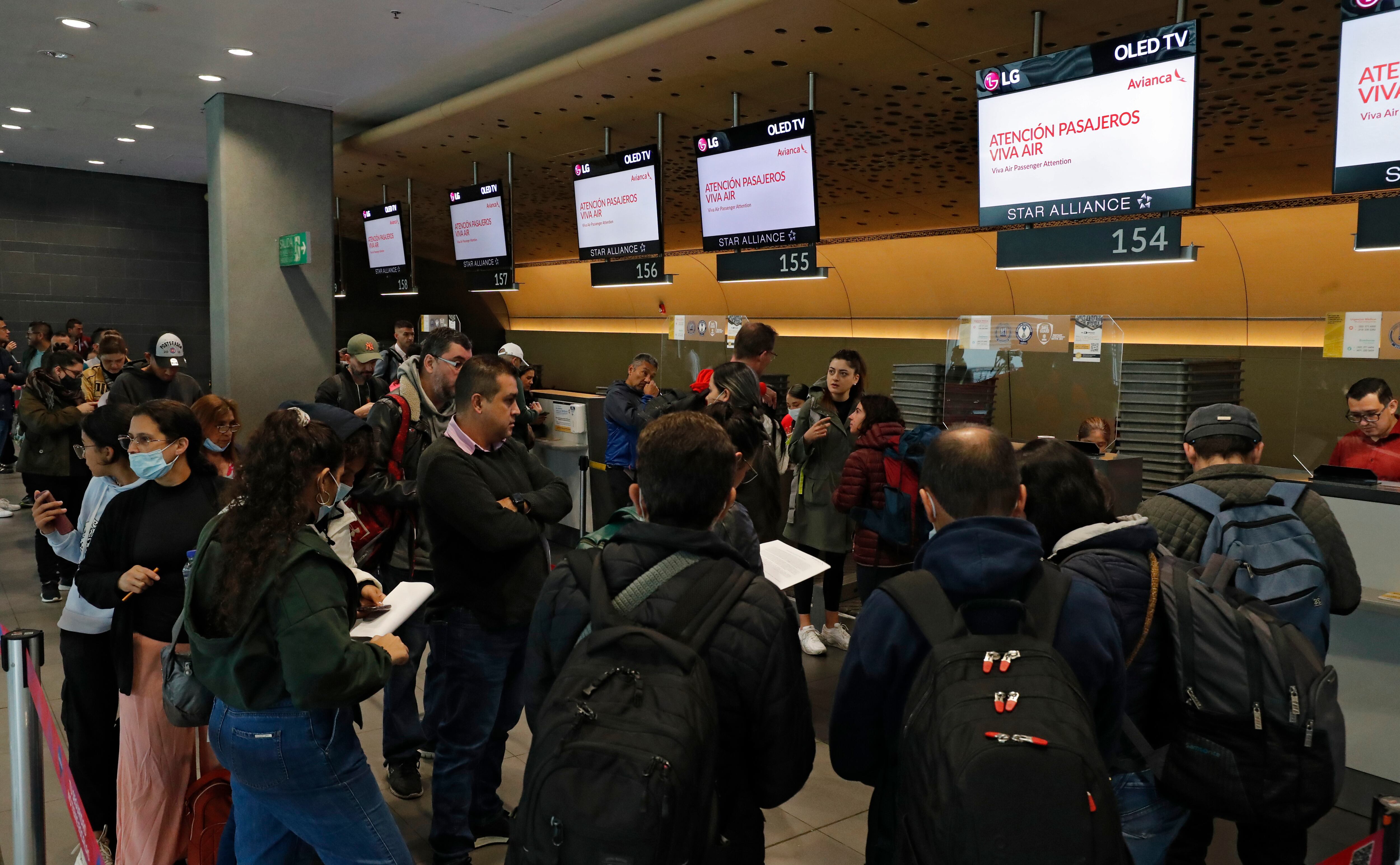 Ante la suspensión temporal  de vuelos de la aerolínea Viva Air , Avianca programó vuelos para los pasajeros dejados en tierra por Viva Air
Bogota Aeropuerto El Dorado
Marzo 2 del 2023
Foto Guillermo Torres Reina / Semana