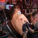 La industria de los tatuajes, que empezó en el centro de Bogotá, se ha especializado y cuenta con equipos modernos. Durante los confinamientos trabajaron de manera clandestina.