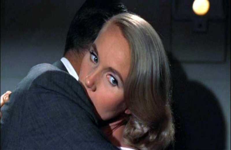 Considerada por la crítica como una de sus mejores películas, 'North By Nothwest' fue nominada a tres premios Óscar: a mejor guion original, mejor dirección y mejor montaje. 