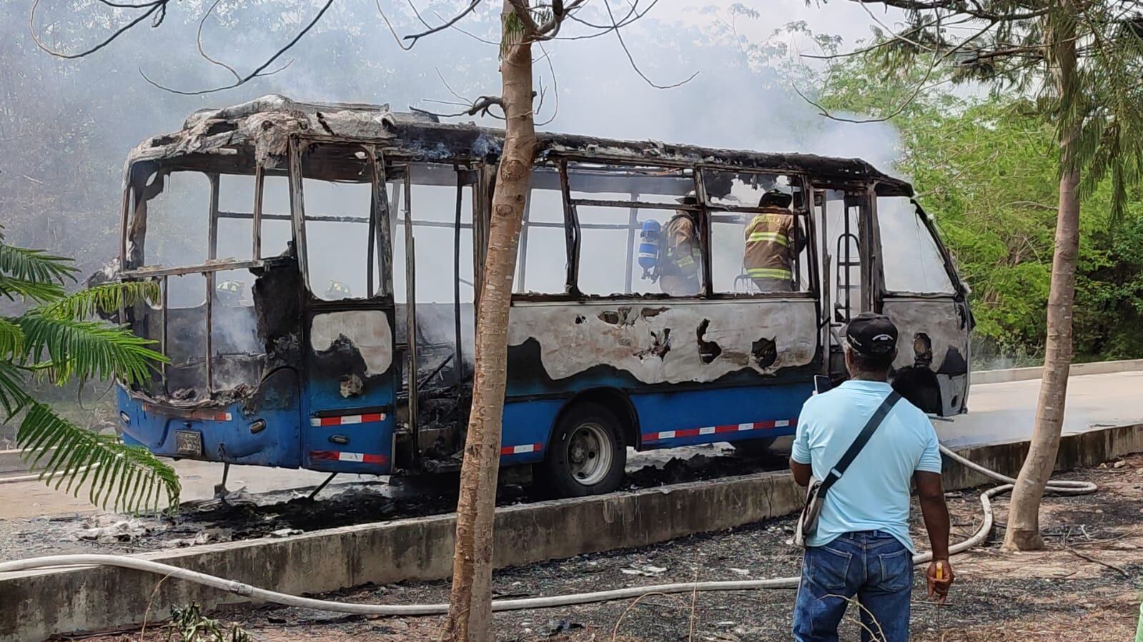 ¿Quema de buseta en Barranquilla fue por paro armado? Esto dice la empresa afectada