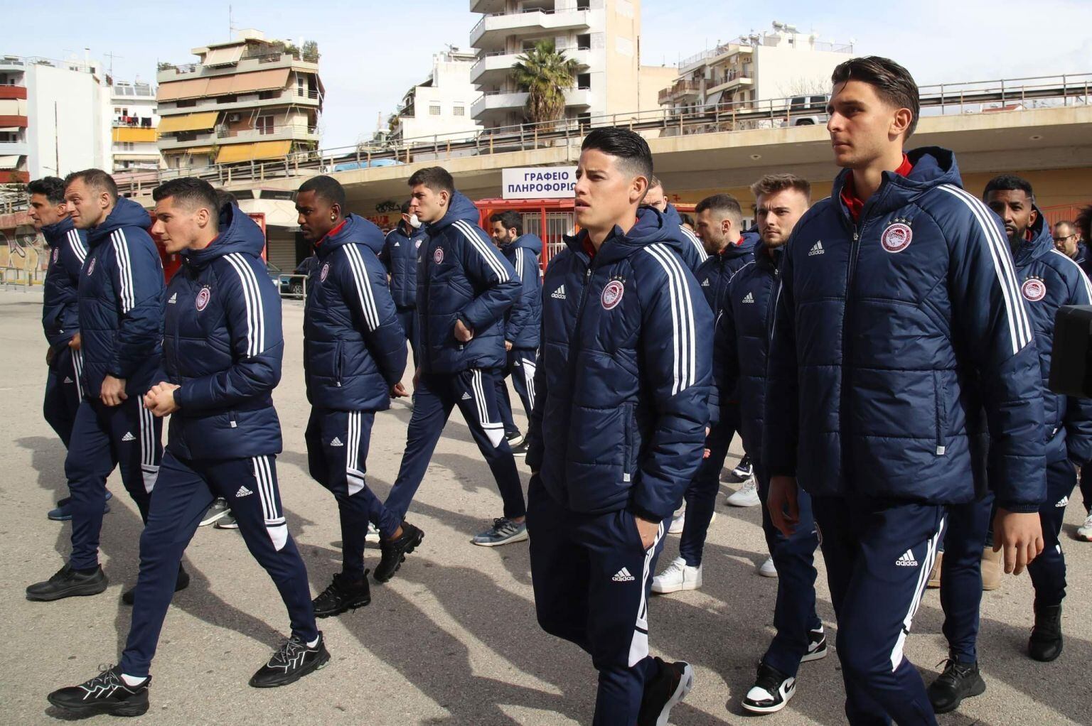 James presente en los honores a las víctimas de la Puerta 7 del  8 de febrero de 1981