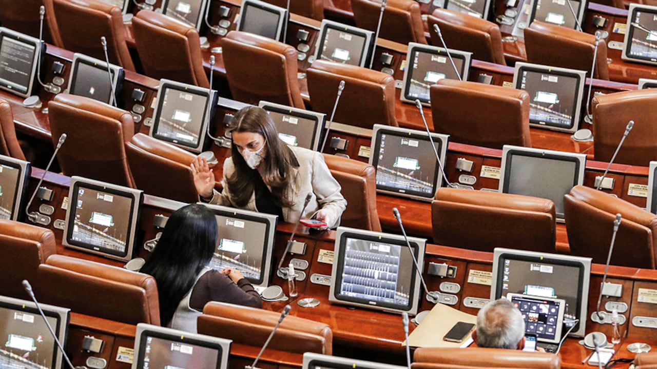 La ministra Karen Abudinen afirmó que la moción de censura en su contra es oportunismo político. Dice que no renunciará.