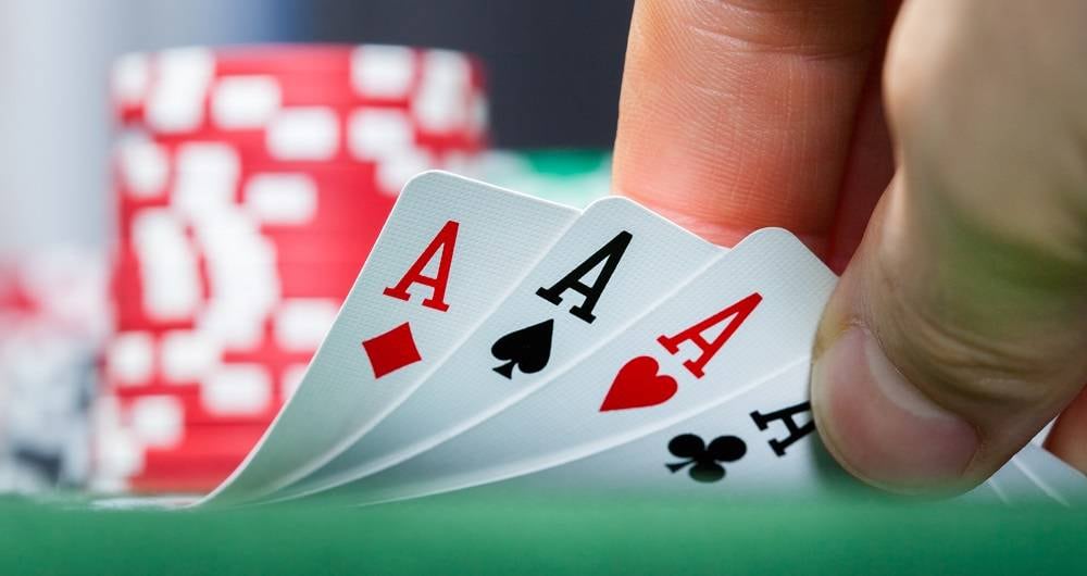 El hombre conquistó con mentiras la solidaridad de los internautas para recoger recursos para jugar tornero de póker.