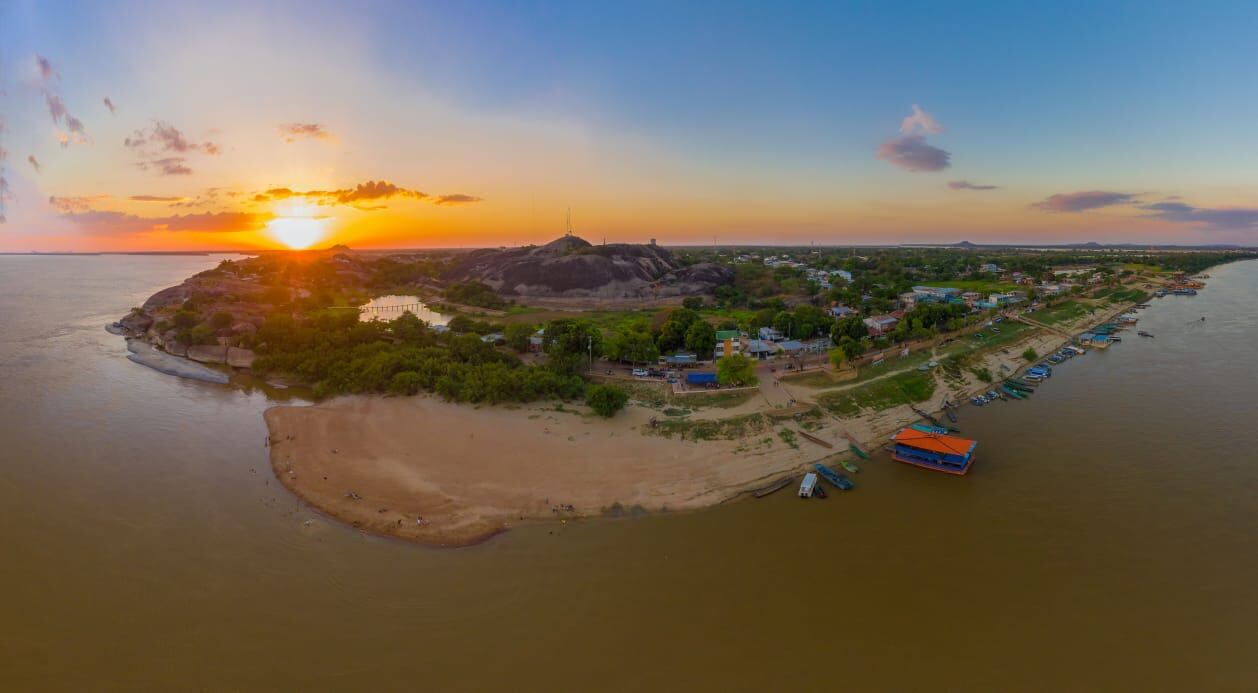 Playa y cerro de la bandera.