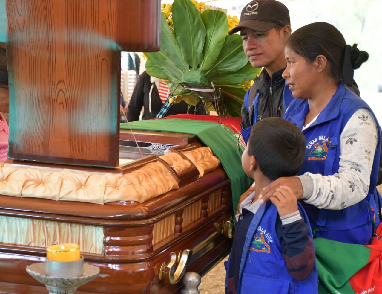 En la vereda la bodega en Toribio cauca,se lleva a cabo el velorio de la líder indígena carmelita yule.