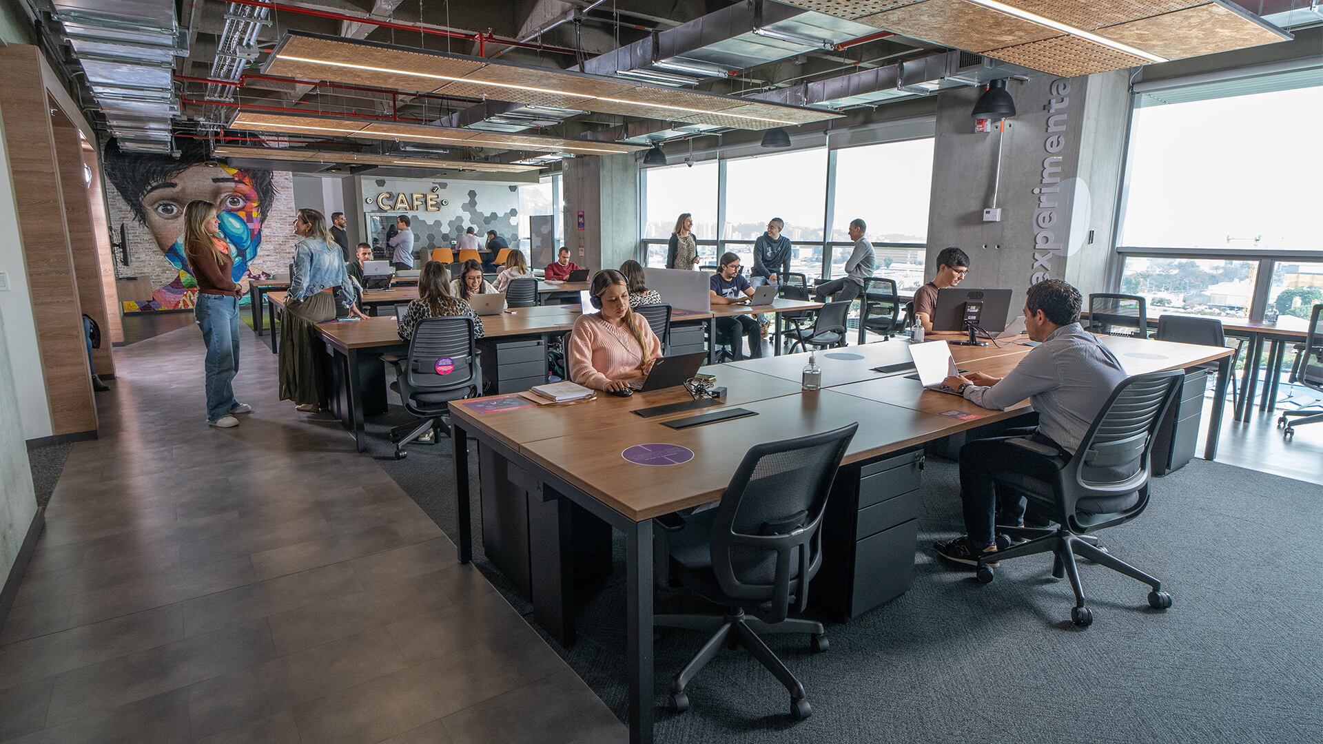 Uno de los pilares estratégicos de Puntos Colombia es contar con un modelo de cultura motivacional y movilizadora del capital humano que se traduce en una “cultura genial”.