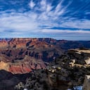 La nieve fresca cae en el borde sur del Parque Nacional del Gran Cañón, Arizona.