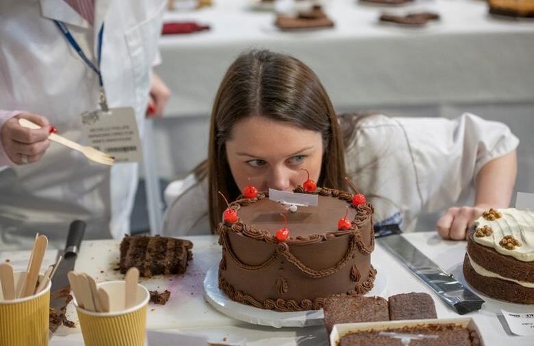 El pastel de bodas de Laura Johnson se coronó en su categoría y luego, como el mejor del Reino Unido.