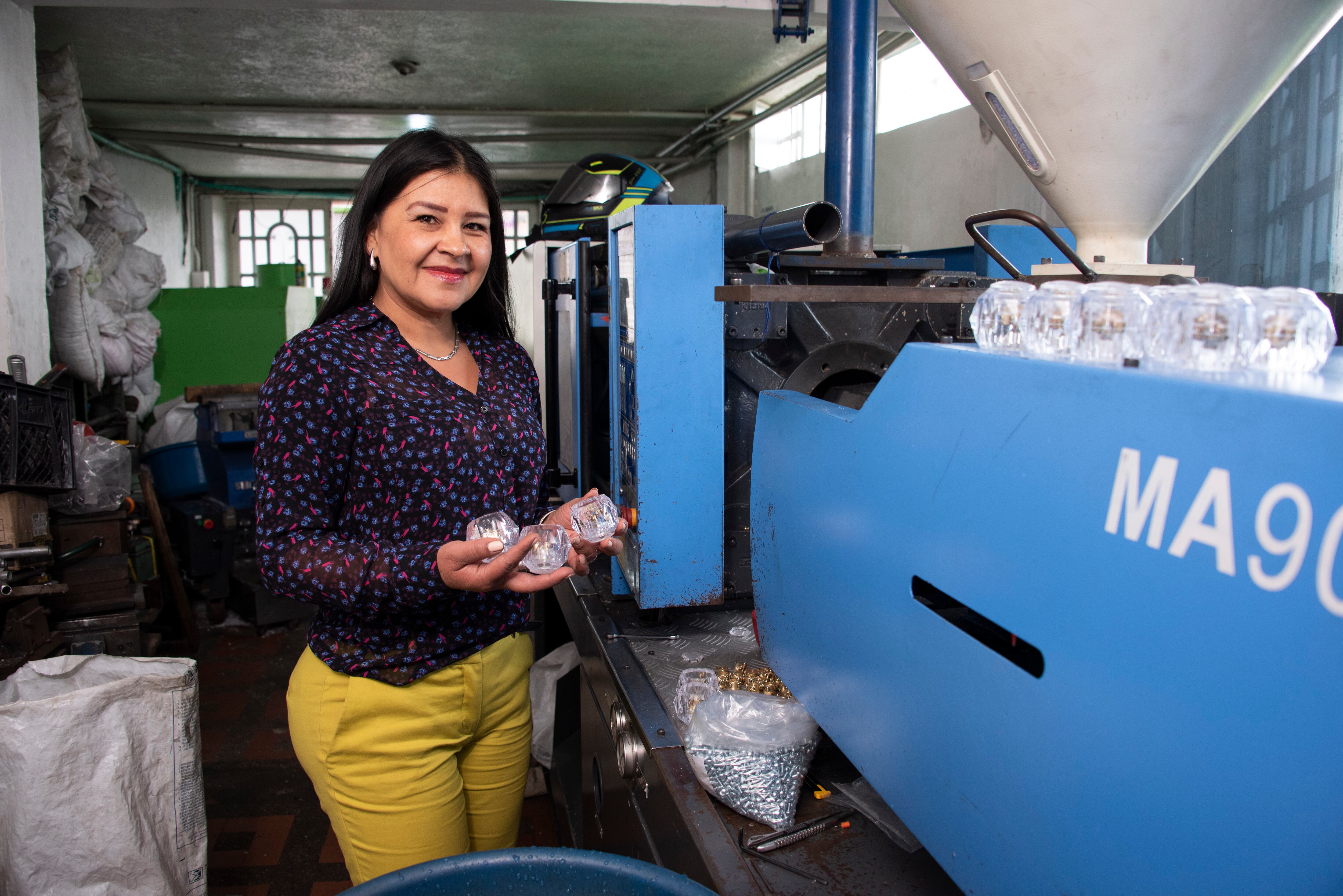 Bancamía impulsa su impacto social a través de su producto CDT Social beneficiando a miles de microempresarios.