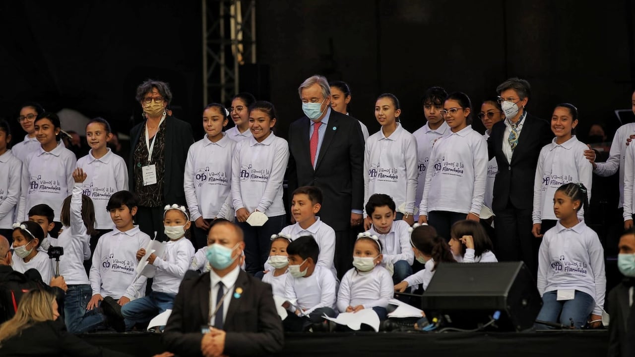 Acto de conmemoración 5 años del acuerdo de paz coro Hijos de la Paz con António Guterres Secretario General de la ONU