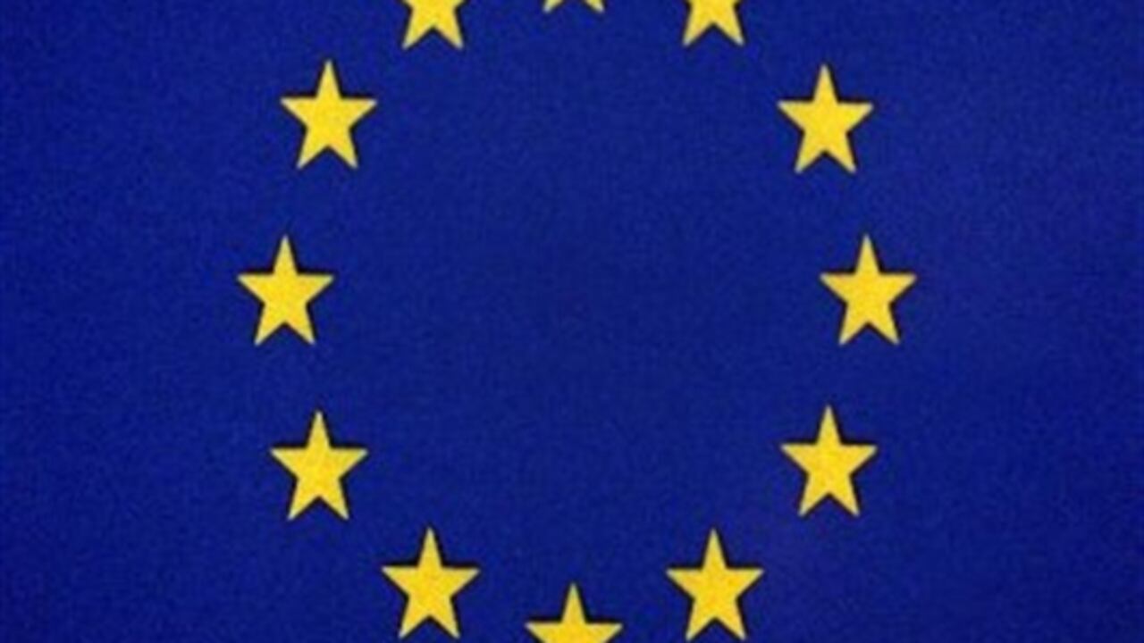 La UE pidió además a otras naciones ricas que reduzcan en un 20% sus emisiones de carbono de los niveles de 1990 para el 2020, y agregó que el bloque reducirás las suyas en un 30% si lo hacen otros países ricos.