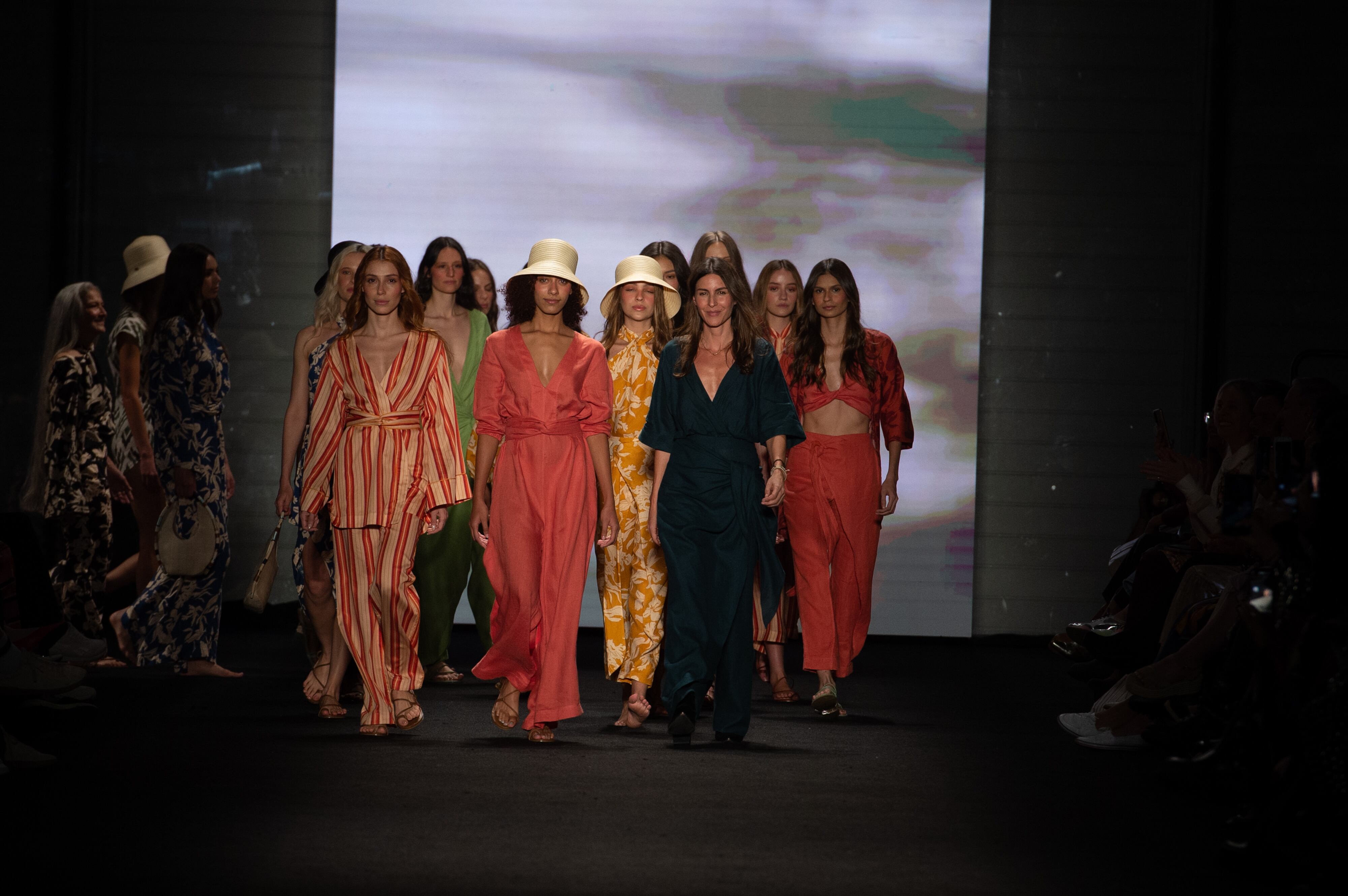 Espacio donde las marcas participantes exhibirán sus últimas colecciones y la ciudadanía podrá disfrutar de los diferentes Componentes, académicos y experienciales.