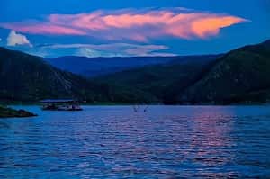 La embarcación naufragó en la noche de este sábado.