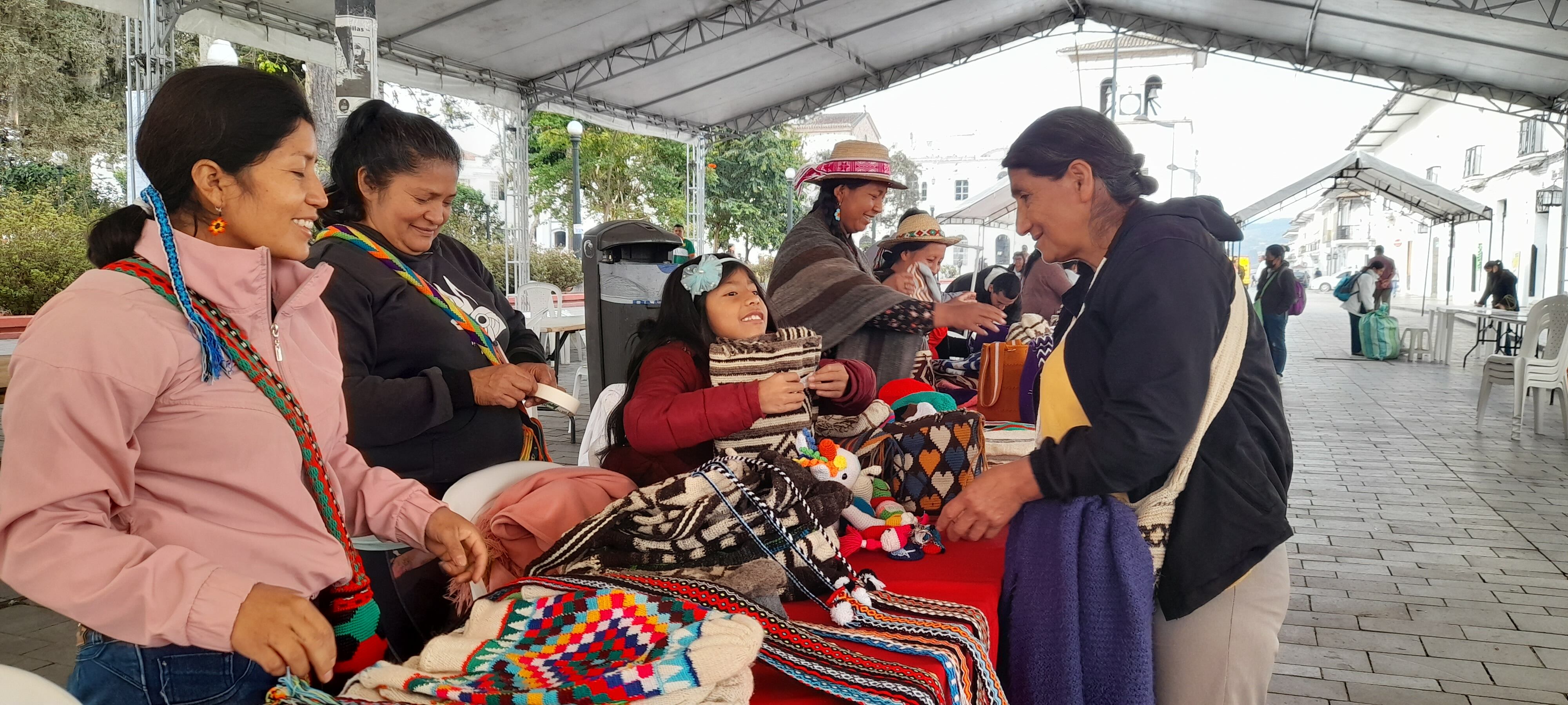 El Ministerio de Comercio apoya la muestra de emprendimiento indígena Expovivir en Cali. Fotos: Mincomercio.