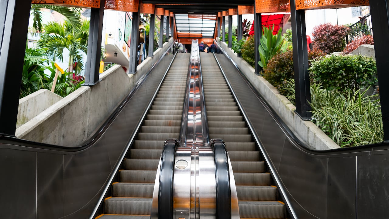 Un trágico accidente provocó que se instalaran estos cepillos en las escaleras.
