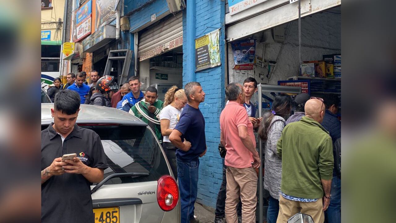 Largas filas se han formado en la ciudad por la falta de gas | Foto: Diana Quintero