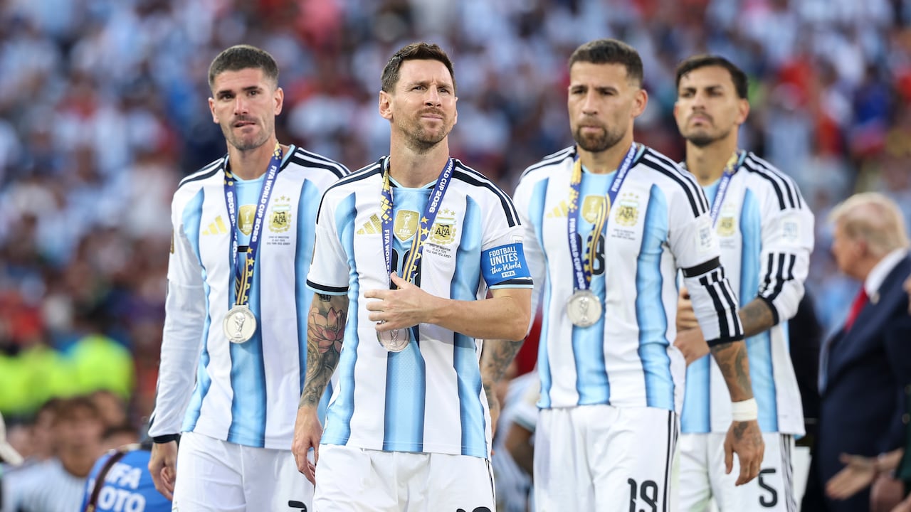 Rodrigo de Paul, Lionel Messi, Nicolás Otamendi y Leandro Paredes luego de perder la final del Mundial 2026 contra España.