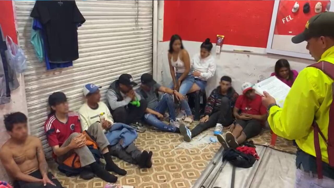 Desarticulan red dedicada al tráfico de droga en la localidad de Santa Fe; Policía les incautó todo un arsenal de armas