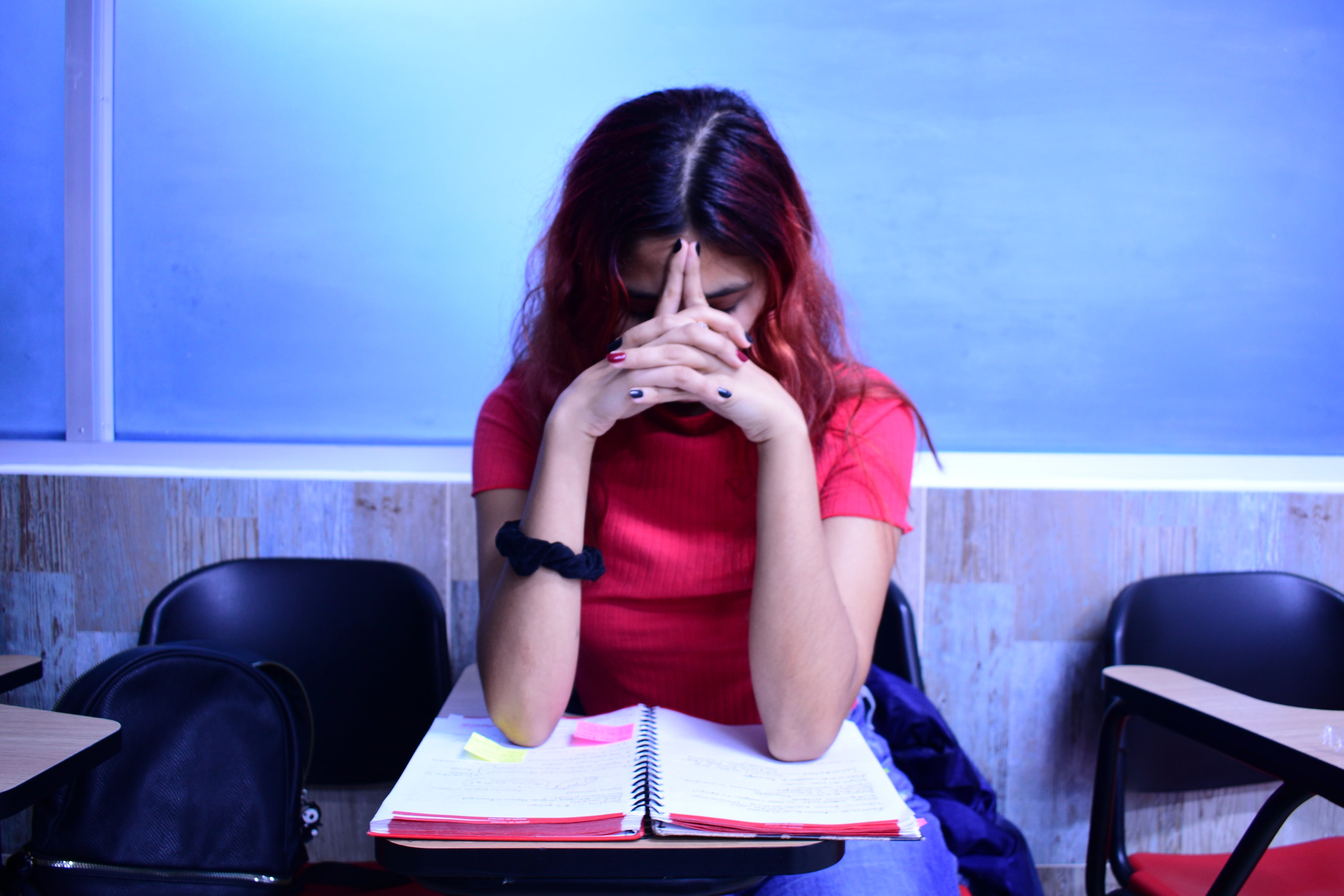 La presión de obtener validación académica, así como las cargas personales o laborales, les dificulta a los estudiantes universitarios afrontar sus problemas. Por eso requieren una ayuda pronta y efectiva, para que no haya consecuencias graves que lamentar.