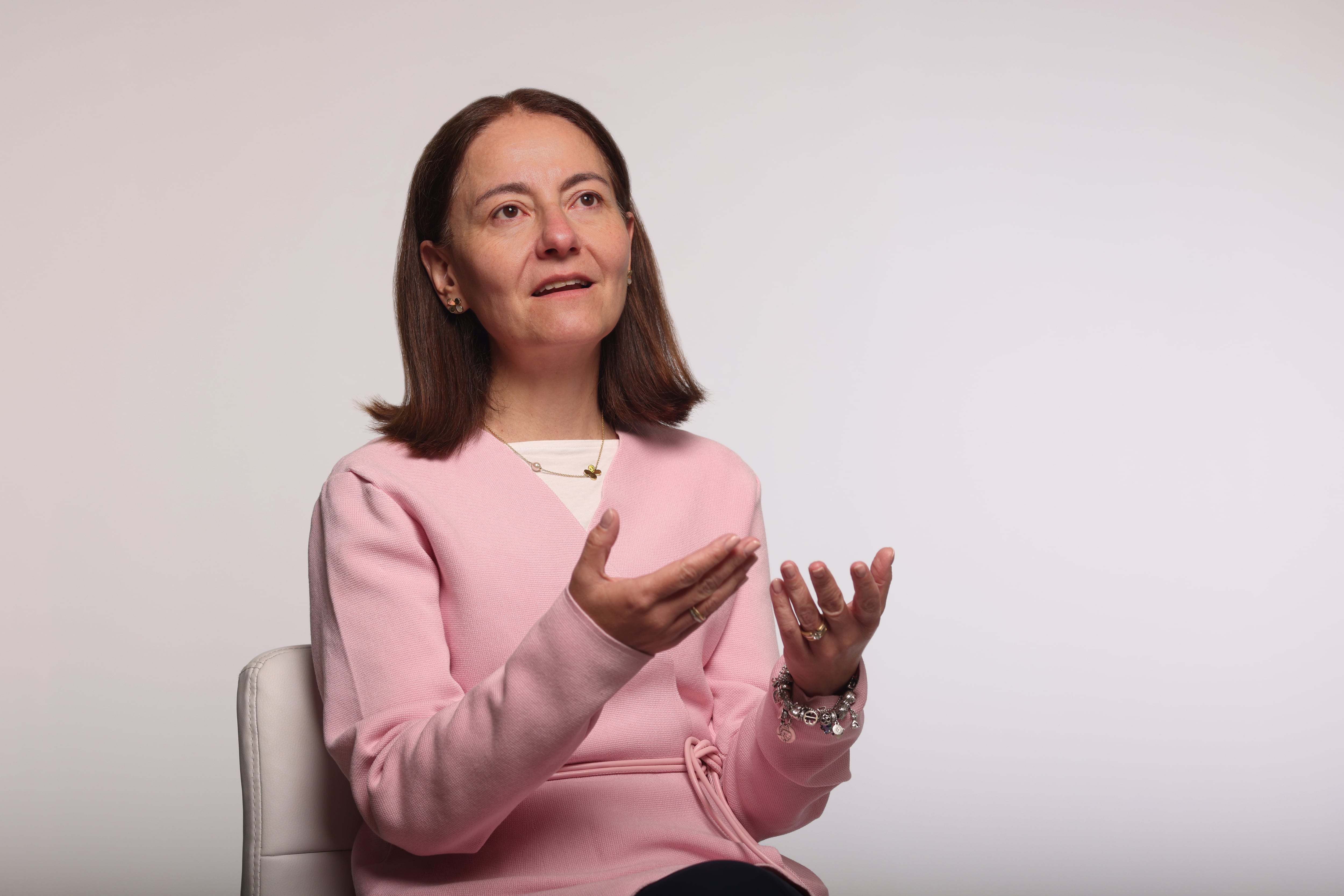 Ximena Céspedes, presidenta de la Fundación Naná, transformó el duelo por el feminicidio de su hija Ana María, de 18 años, en una causa de prevención de las violencias de género con sede en México y Colombia. A través de sus programas ha llegado a más de 500.000 personas y salvado la vida a 25 mujeres.