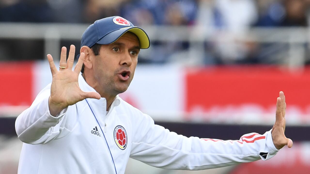 HIROSHIMA, JAPAN - NOVEMBER 17: Arturo Reyes,coach of Colombia looks on during the U-22 international friendly match between Japan and Colombia at Edion Stadium Hiroshima on November 17, 2019 in Hiroshima, Japan. (Photo by Getty Images/Masashi Hara)