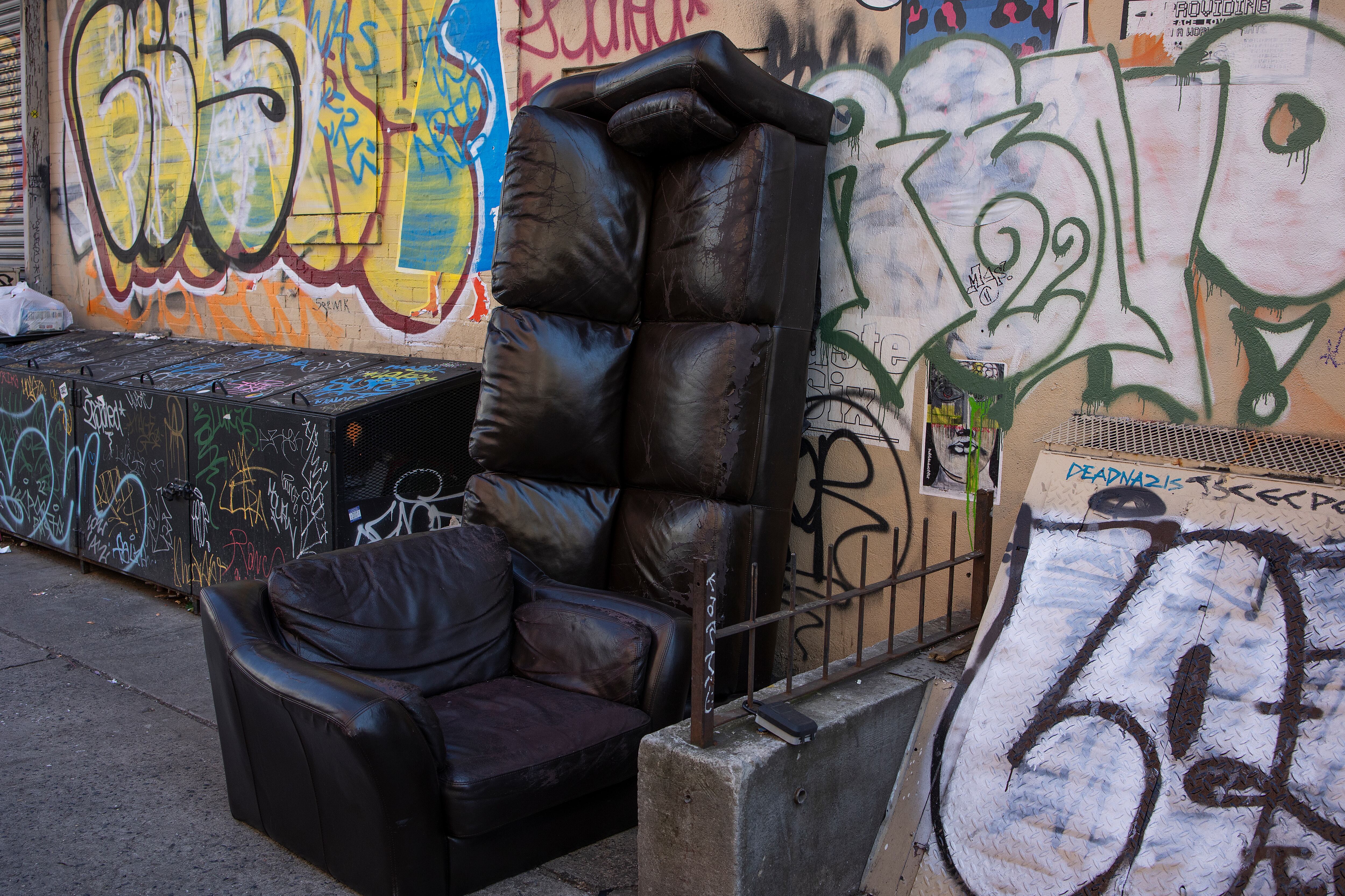 La mujer obtiene piezas incluso de subastas locales y también en línea, tanto de su zona de residencia como en Francia por ejemplo