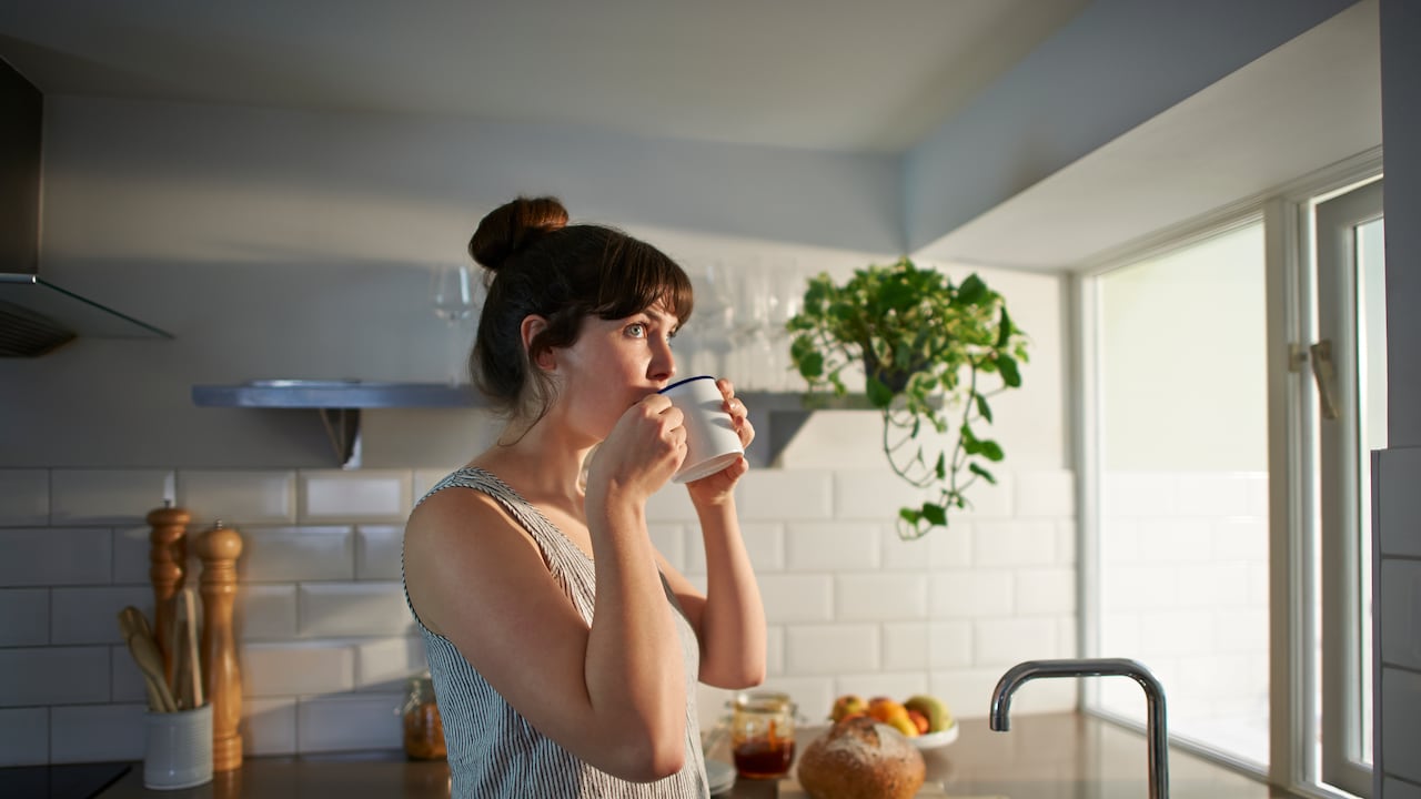 Los expertos recomiendan que las vitaminas deberían consumirse directamente desde los alimentos naturales que las contienen, sin necesidad de recurrir indispensablemente a suplementos fabricados en laboratorios.